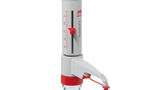 Der Dispenser Rotilabo II wird direkt auf der Vorratsflasche montiert. (Carl Roth)