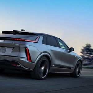In Hinblick auf seine Sprintkompetenz ist der Lyriq-V das bislang schnellste Modell von Cadillac.(Bild:  Cadillac)