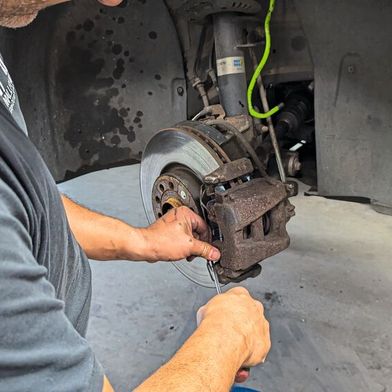 Können Reparaturen an einer Baugruppe in Zukunft die Garantie für das gesamte Fahrzeug verlängern? Das befürchtet das Kfz-Gewerbe beim „Recht auf Reparatur“. (Bild: Rosenow – VCG)