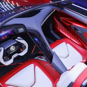 Innen gibt es zwei durch einen Mittelsteg getrennte Plätze.(Bild:  MG)