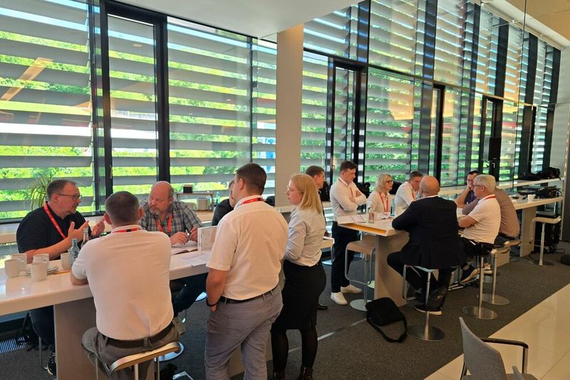 Intensiver Austausch in kleinen Gruppen: Der Workshop für Partner soll bei den Geschäftsstrategien unterstützen. (Bild: WatchGuard)