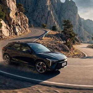 Mit dem B70S bietet die Chinamarke Bestune zudem ein sportlich akzentuiertes Crossovermodell(Bild:  FAW/Indimo)