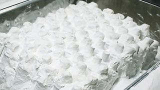 Für den Direktvergleich der Verfahren Multi Jet gegen SLS druckte Kegelmann Technik Waschbeckensiebe für Verkehrsflugzeuge aus Kunststoff anstatt aus Metall. (Kegelmann Technik)