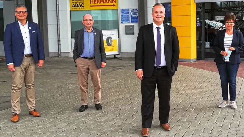 Erweiterte Hermann-Führung (von links): Michael Zimbal, Wolfgang Hermann, Daniel Gebhardt und Margret Ulma.(Bild:  Autohaus Hermann)