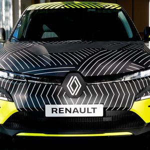 Die WLTP-Reichweite liegt bei bis zu 450 Kilometern.(Bild:  ampnet/Renault)