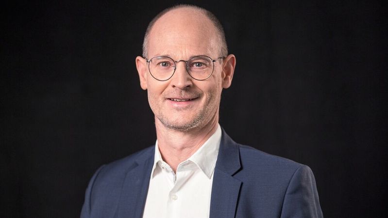 Jon Abele, Partner und Mitglied der Geschäftsführung bei BearingPoint: „Die Verwaltungsmodernisierung verlangt nach mutigen Ideen.“(Bild: ©  Chris Hirschhaeuser)