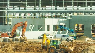 Schauräume kleiner, Werkstätten größer: So sehen viele die Zukunft der Bautätigkeit im Kfz-Gewerbe, wie eine Umfrage von »kfz-betrieb« in Zusammenarbeit mit Concertare zeigt. (Bild: Troy Mortier/Unsplash.com)