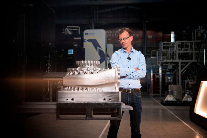 „Wir konnten die komplexe Struktur nicht nur zuverlässig auf der NXG 600E drucken, sondern auch in der Rekordzeit von vier Tagen — ein Schlüssel, um die Produktion wirtschaftlich tragfähig zu machen und schnelle Iterationen während der Qualifizierung zu ermöglichen“, sagt Christoph Wangenheim, Head of Additive Material Products & Development bei Nikon SLM Solutions. (Bild: Nikon SLM)