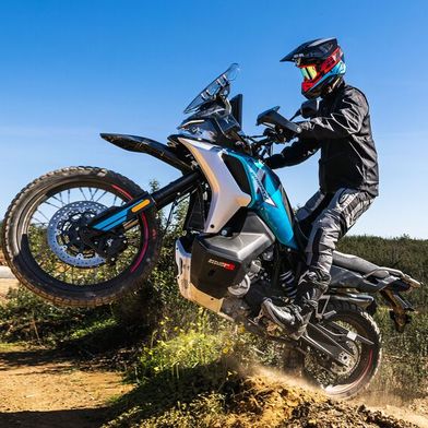 Bereits ab Juni 2025 können auch die ersten, stark nachgefragten Modelle – 450MT, 700MT, 
800MT-X, 800MT Explore, 125NK, 675NK und 675SR-R – an die Händler in Deutschland und 
Österreich ausgeliefert werden.
 (Bild: CF Moto)