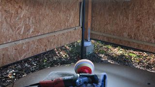 Die LED Panel Leuchte von Bauer & Böcker soll gleichmäßig ohne zu blenden ausleuchten und eignet sich zur Anbringung über Montagearbeitsplätzen, in Betriebshallen oder zur flexiblen Positionierung an einem Ständer. (Bild: Bauer & Böcker)