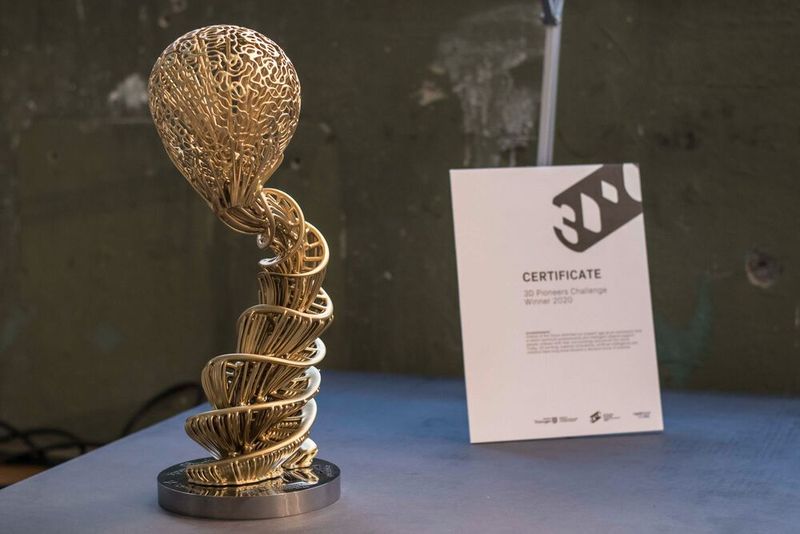 Die Gewinner der 3D Pioneers Challenge stehen fest. Der Pokal wurde selbstverständlich additiv gefertigt. (Messe Erfurt)