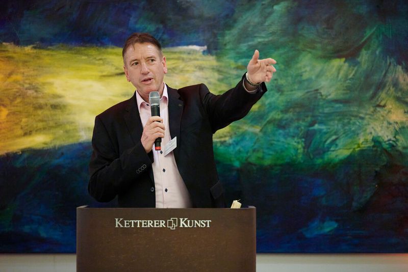 Impressionen vom ELEKTRONIKPRAXIS Frühlingsfest 2023 im Ketterer Kunst mit der Verabschiedung von Johann Wiesböck.  (Bild: © EYE AM CHRIS)