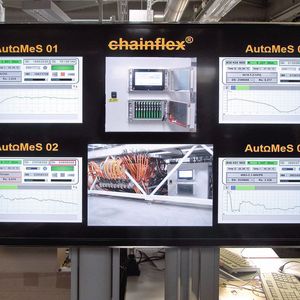 Um die unzähligen Messergebnisse aus dem Testlabor zu erfassen, wurde von Igus das Messystem „AutΩmeS“ entwickelt. Es überwacht dabei kontinuierlich die elektrischen Widerstände der Leiter und soll so schnell und sicher Abweichungen feststellen.
