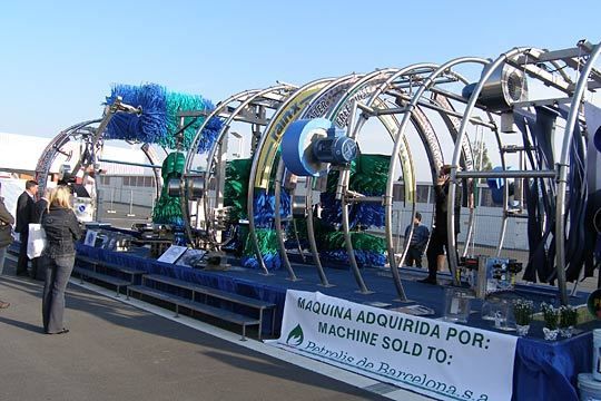 Spezielle Einblicke gewährt die Anlage von Tommy Carwash Systems, die sich auch in Hallen aufbauen lassen. (Archiv: Vogel Business Media)