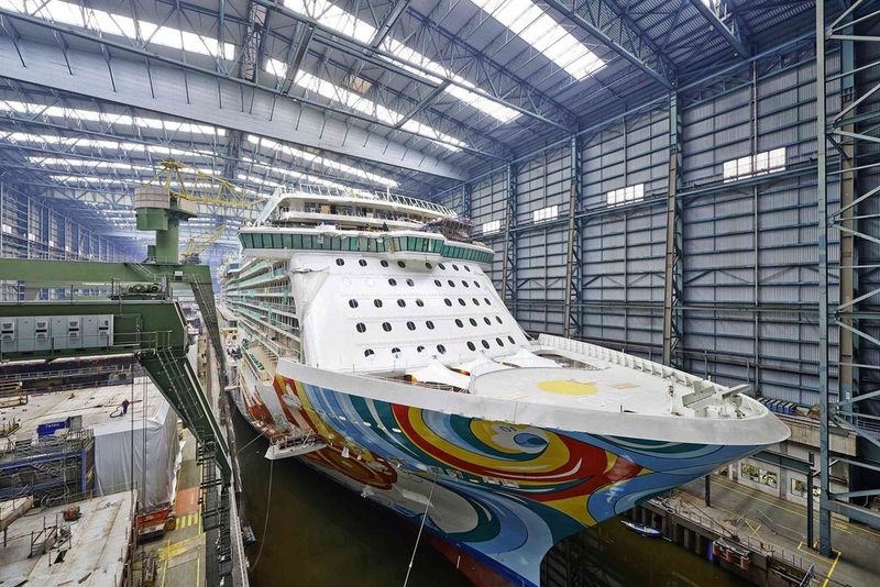 Die Norwegian Getaway wurde nach nur 15 Monaten Bauzeit Anfang Januar von der Meyer Werft an die Reederei Norwegian Cruise Line ausgeliefert. (Bild: Rittal)