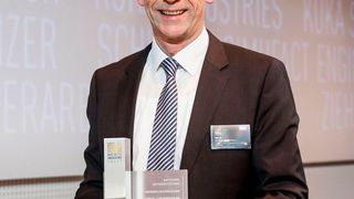 Ottmar Back, Leiter Produkt Management bei Hoerbiger Antriebstechnik, nahm den Best of Industry Award entgegen. (Foto: Stefan Bausewein)