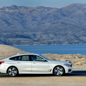(BMW)