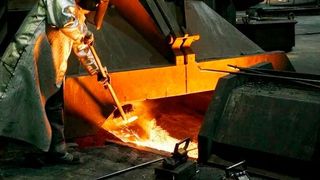 Damit die Wende zum grünen Stahl, der idealerweise mal mit grünem Wasserstoff statt mit Kohle erzeugt werden soll, gelingt, bekommt der Stahlkocher Salzgitter eine finanzielle Aufstockung für seine Bemühungen ... (Bild: Salzgitter)