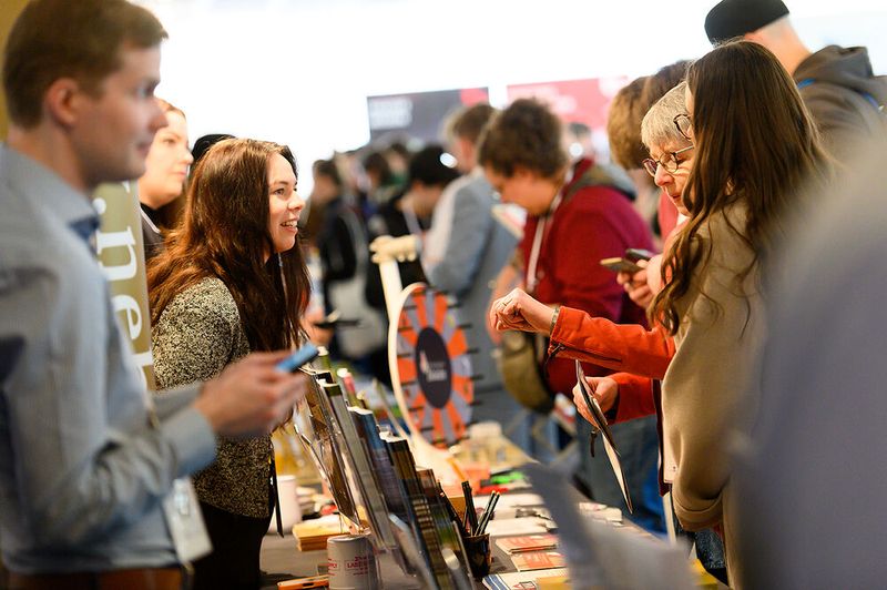 Impressionen aus dem Ausstellungsbereich der LAB-SUPPLY.   Mehr Infos zu den kommenden LAB-SUPPLY-Messen finden Sie auf www.lab-supply.info (Bild: Stefan Stark)