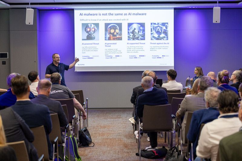 Candid Wueest von Acronis zum Thema „Cyber Defense in the AI Era. Opportunities and Challenges Ahead“. (Bild: Ionos)