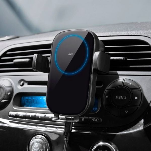 Auch im Auto das Smartphone kabellos laden: Mit dieser Halterung, die auf zwei Arten im Auto befestigt werden kann, kann jederzeit das Handy im Auto geladen werden, ohne Kabel anzuschließen – natürlich vorausgesetzt, das eigene Handy verfügt über eine kabellose Ladetechnik. Gefunden auf radbag.de für 29,95 Euro. (radbag.de)