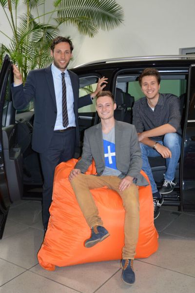 Das Online-Team von Tölke & Fischer: (v. li.) Christian Rauen, Marketingleiter der Tölke & Fischer Gruppe, Peer Henke, Auszubildender und zukünftiger Online-Marketing-Manager, und Christian Adler, stellvertretender EDV-Leiter. (Foto: Schwickal)