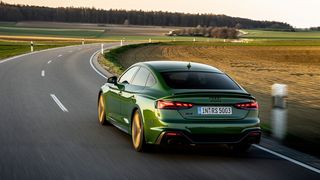 Der RS5 tritt mit einem neuen Design an, das dem potenten Antrieb würdig ist. (Bild: Audi)