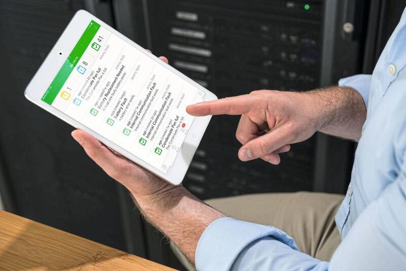 Steuern lässt sich die DCIM-Plattform entweder via Webbrowser oder über die Smartphone-App Mobile Insights für iOS und Android. (Schneider Electric )