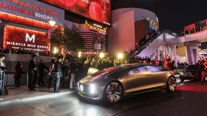 Weltpremiere des Mercedes-Benz F 015 Luxury in Motion auf der CES: Revolution der Mobilität (Mercedes-Benz)