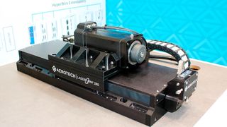 Die Laserturn 280 von Aerotech basiert auf dem „PRO280LM“-Lineartischdesign und ist optional mit drei verschiedenen Drehstufenantrieben erhältlich. So deckt das System die Bearbeitung von Rohrdurchmessern zwischen 0,3 und 30 Millimeter ab.  (Bild: Aerotech)
