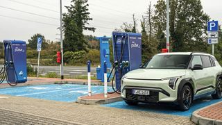 In den vergangenen zwölf Monaten stieg die hierzulande verfügbare Leistung an öffentlich zugänglichen Ladepunkten um knapp 30 Prozent.  (SP-X)