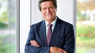 Ulrich Reifenhäuser, CSO der Reifenhäuser Gruppe, ist jetzt neues Mitglied der „Plastics Hall of Fame“. Die Plastics Academy stellt fest: „Er hat eine Eigenschaft, die ihn in unserer Branche fast einzigartig macht! Er ist ein echter globaler Sprecher für Kunststoffmaschinen.“ (S. Brendgen Fotodesign)