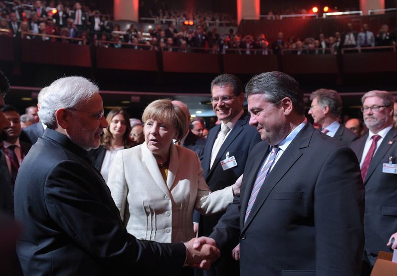 Eröffnungsfeier der Hannover Messe am 12. April 2015 im Hannover Congress Centrum. Im Bild v.l.: Premierminister der Republik Indien S.E. Narendra Damodardas Modi, Bundeskanzlerin der Bundesrepublik Deutschland Dr. Angela Merkel, Bundesminister für Wirtschaft und Energie und Vizekanzler Sigmar Gabriel (Bild: Deutsche Messe)