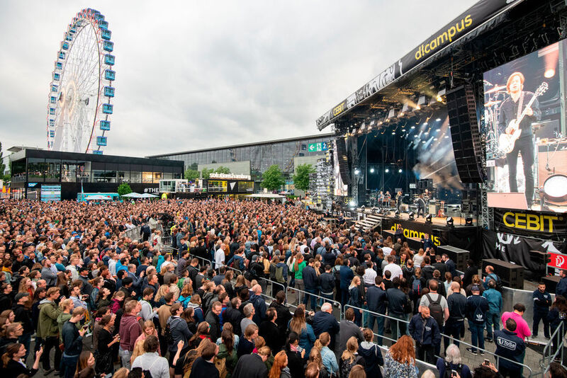 Die Open-Air-Bühne mit Festivalkulisse gehört zu dem neuen Konzept der Cebit. (Deutsche Messe)