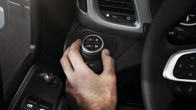 Ein neues, manuelles Sechs-Gang-Getriebe bietet bessere Handhabung und erlaubt präzisere Schaltvorgänge, zur Wahl steht außerdem eine achtstufige Automatik.  (ampnet/Iveco)