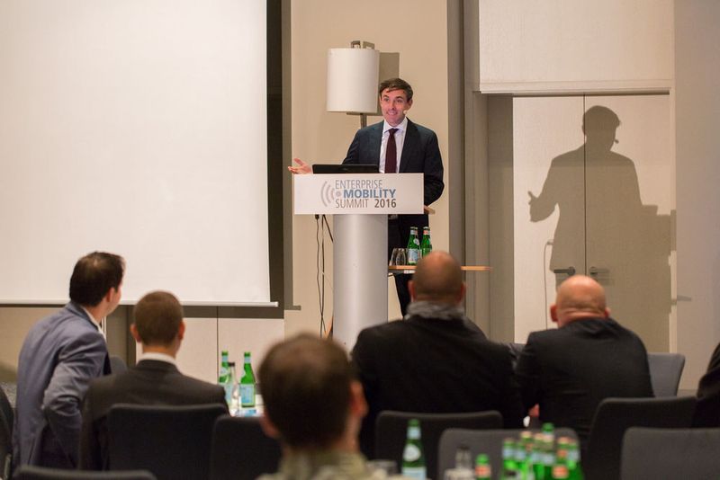 Kick-Off des zweiten Veranstaltungstages: Prof. Dr. Gercke spricht über »Mobile Strategien in Europa – bergauf mit Handbremse?« (www.bergemann-fotografie.de)