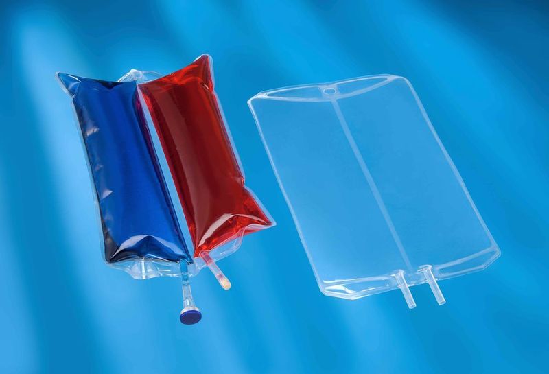 In der medizinischen Versorgung haben sich Infusionsbeutel inzwischen unentbehrlich gemacht, denn ihr Handling ist denkbar einfach. (www.schatzl.at / Kiefel)