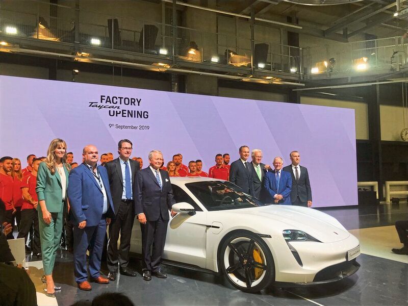 Rund 320 Gästen aus Politik, Wirtschaft und Medien kamen zur Fabrikeröffnung. (Claus-Peter Köth/»Automobil Industrie«)