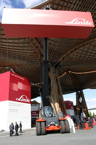 „Dickschiff“ für den Containerumschlag. (Archiv: Vogel Business Media)