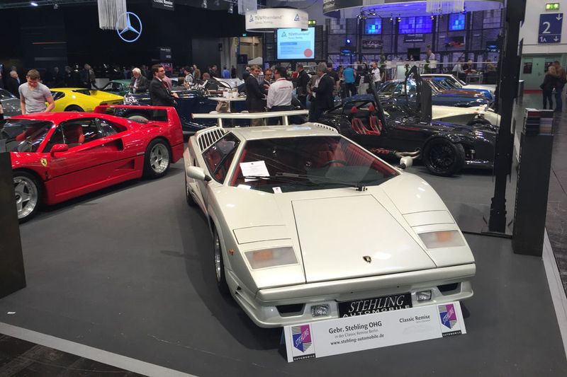 Die charakteristische, kantige Form der italienischen Supersportler hatte auch 1991 schon der Countach. (Foto: press-inform)