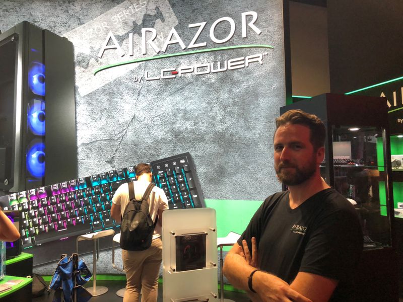 Michael Lindeburg, Silent Power, stellte seine Airazor Marke vor. (Bild: IT-BUSINESS)