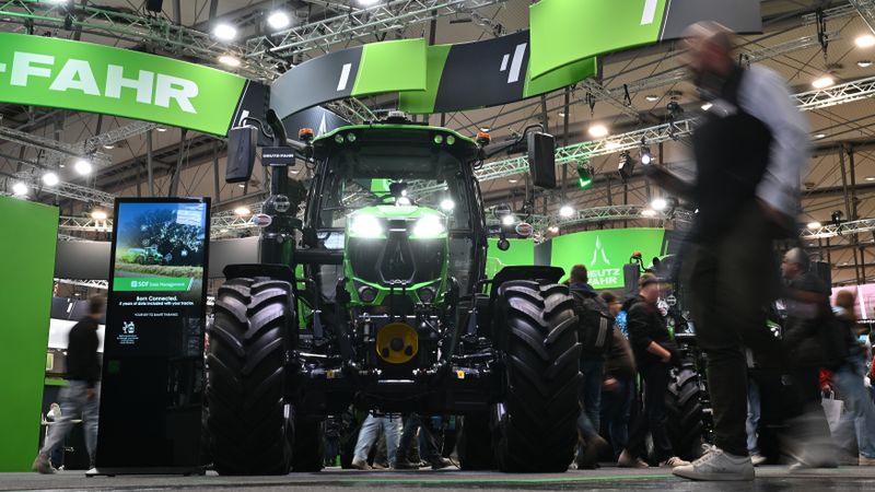 Die Agritechnica in Hannover versammelte die Landmaschinenbranche – die auch von klassischen Pkw-Zulieferern bedient wird.(Bild:  Arnold NextG)