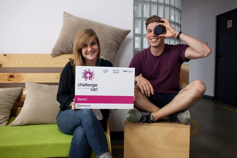 Senic aus Deutschland ist ein universelles Gerät für das Einwählen ins Internet der Dinge - zur Steuerung von intelligenten Leuchtmitteln, Schlössern, Thermostaten oder Lautsprechern mittels einfacher Gesten, ohne erst die Apps auf dem Smartphone durchsuchen zu müssen. (Intel)