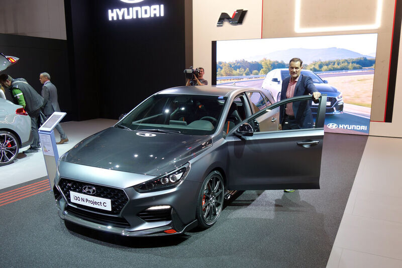 Bei Hyundai enthüllte außerdem N-Chef Thomas Schemera den neuen i30 N Project C, der für allem für Kunden gedacht ist, die mit dem Auto auf die Rennstrecke wollen. (Wehner/»kfz-betrieb«)