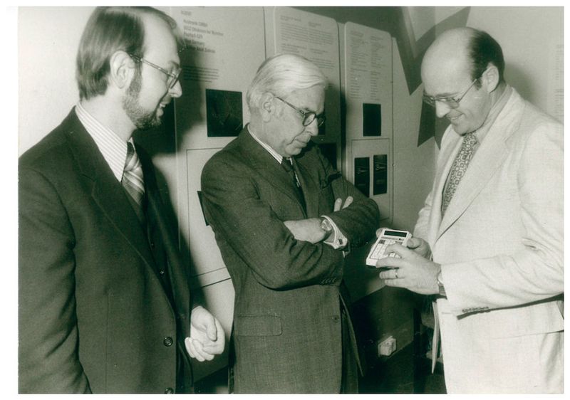 Der Trend zur Miniaturisierung war bereits auf der Analytica 1972 ein Thema. (Messe München)