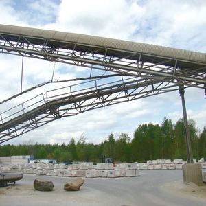 Wie viel bekomme ich ersetzt, wenn ein Lkw-Fahrer ein Förderband beschädigt? Nicht immer entspricht die Antwort auf diese Frage den Erwartungen.(Bild:  Maschinenkanzlei)