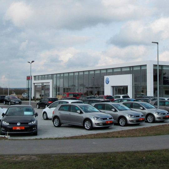 Der neue Betrieb in Herzogenaurach bietet Platz für 80 Neu- und Gebrauchtwagen.(Foto:  Marc Stingl)