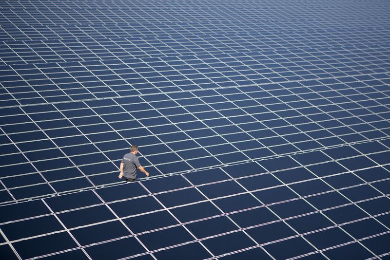 Dem US-Hersteller First Solar hat nach eigenen Angaben den Wirkungsgrad seiner CdTe-Solarzellen deutlich erhöhen können. (Bild: First Solar/Axel Schmidt)