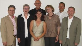(v. l. n. r.) Timetoact-Geschäftsführer Felix Binsack, Edcom-Geschäftsführerin Anneliese Wasserer-Förg, Leiter Anwendungen Otto Förg, Angela Blasberg, Ingrun Preuss-Hock, Wolfgang Meixner (alle Edcom), Timetoact-Geschäftsführer Hermann Ballé (Archiv: Vogel Business Media)