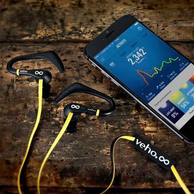 Für alle diejenigen, die sich an sportlichen Betätigungen im Freien erfreuen und nicht auf ihren gewohnten Soundtrack verzichten wollen: Der wasserresistente Sport-Kopfhörer ZS-2 (In Ear) von VEHO, der nicht nur über ein flottes Design und einen druckvollen Sound verfügt, sondern auch so ziemlich alles mitmacht, was man ihm in freier Natur zumutet. Bei www.radbag.de kosten die Kopfhörer 39,95 Euro. (www.radbag.de)